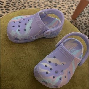 Crocs Unisex-Child Classic Tie Dye Clogs in Moon Jelly Multi, Toddler Size 6